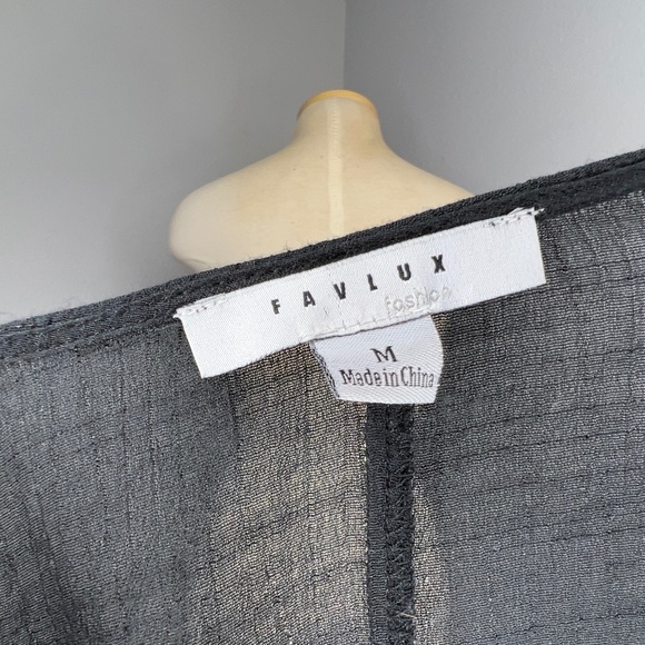 Lace cover up - Picture 3 of 3